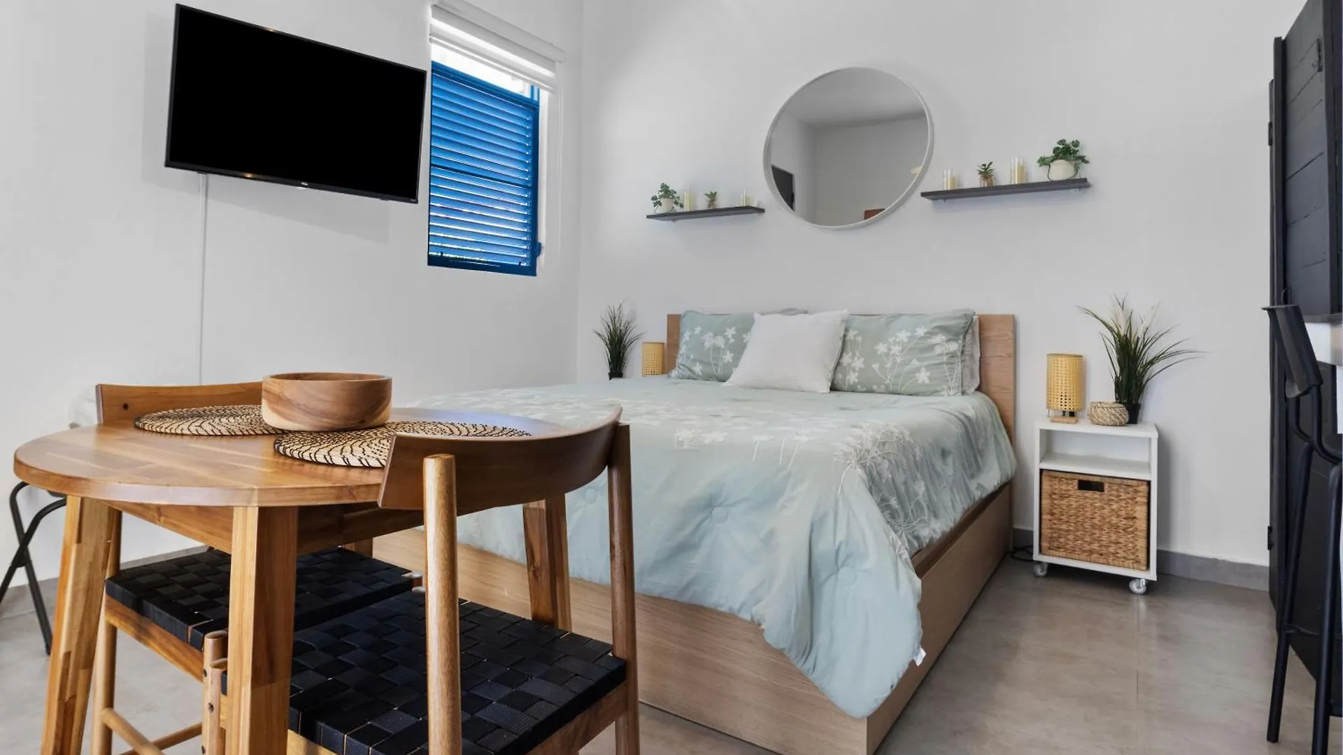 Elegant Studio With Balcony Private - Self Check In - Mm1 San Juan Apartment
