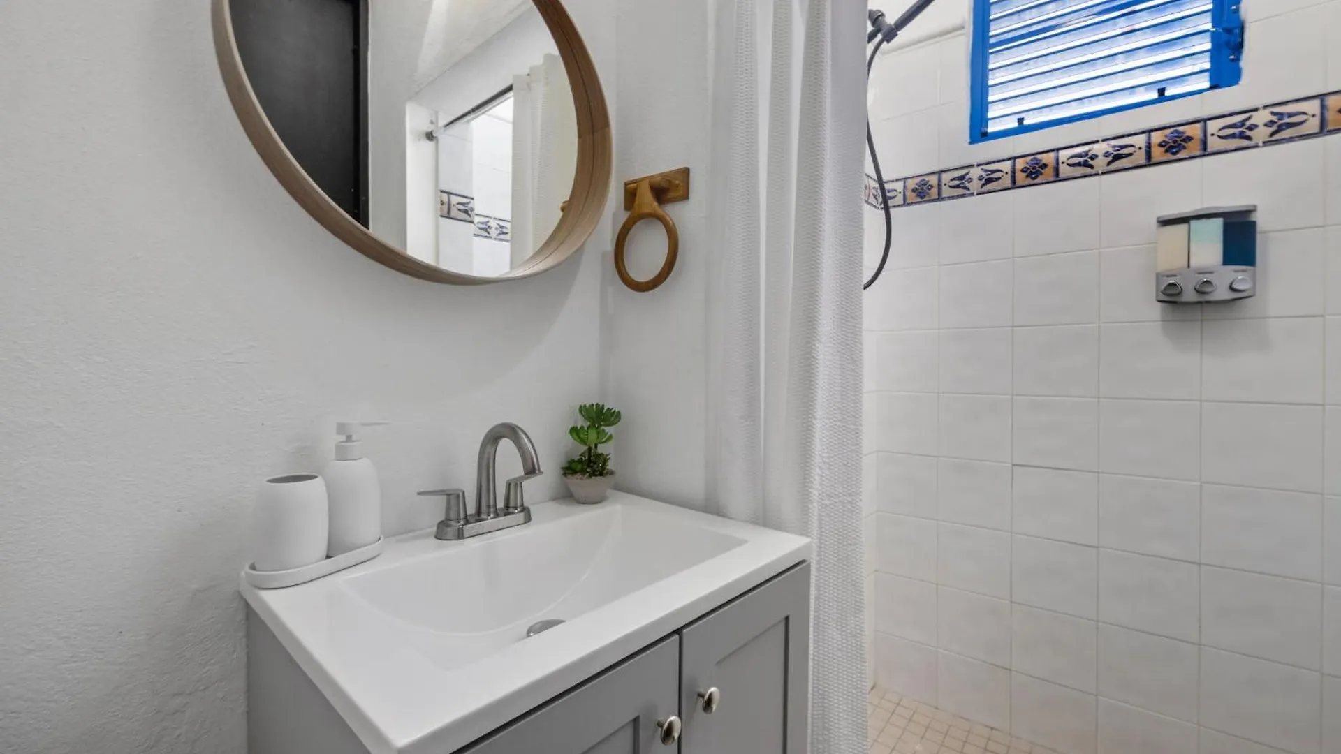 Elegant Studio With Balcony Private - Self Check In - Mm1 San Juan